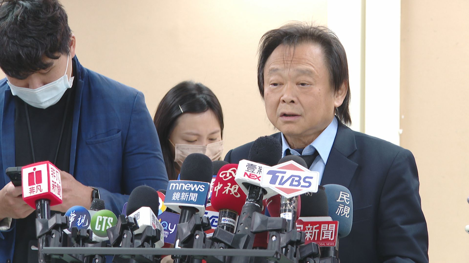 鄭麗文批賴清德送花籃沒格局 王世堅:哪有收禮的嫌人家送不夠?