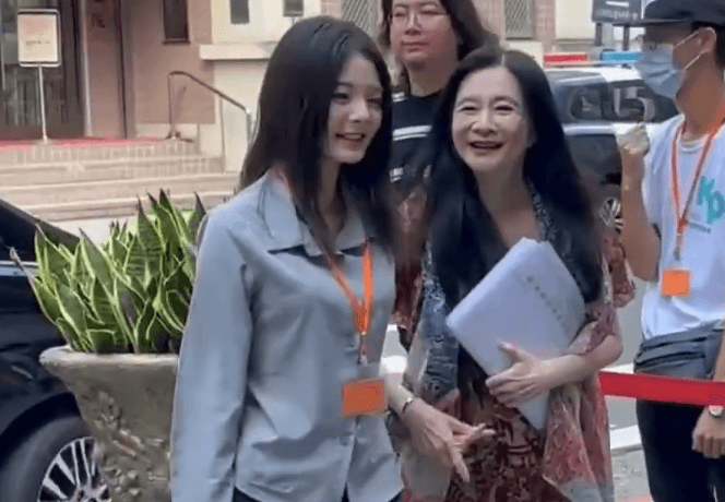 應曉薇女兒PO「阿北鏟子」前往救災:不知會不會被媽媽罵