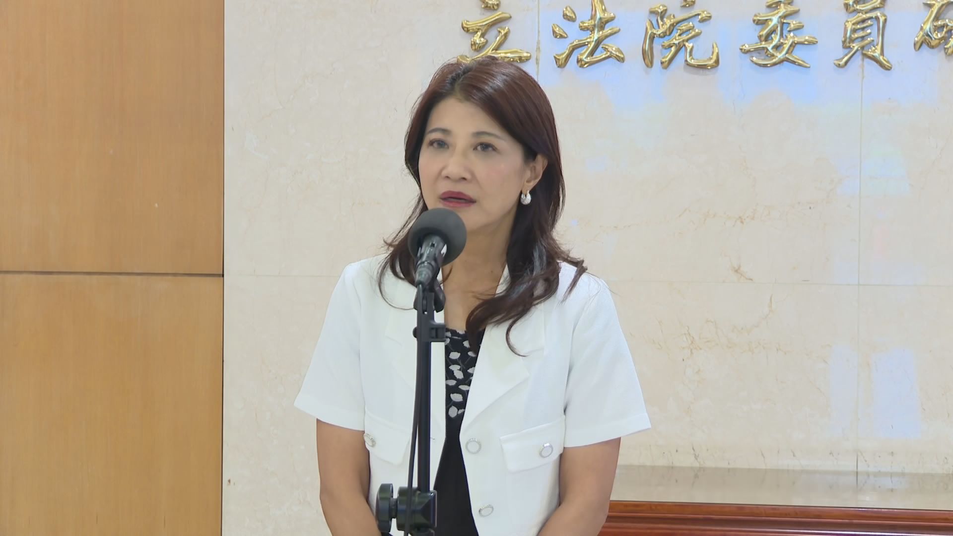 揭謝幸恩租車位偷拍半年燒125萬 林楚茵追問黃國昌「錢哪裡來」