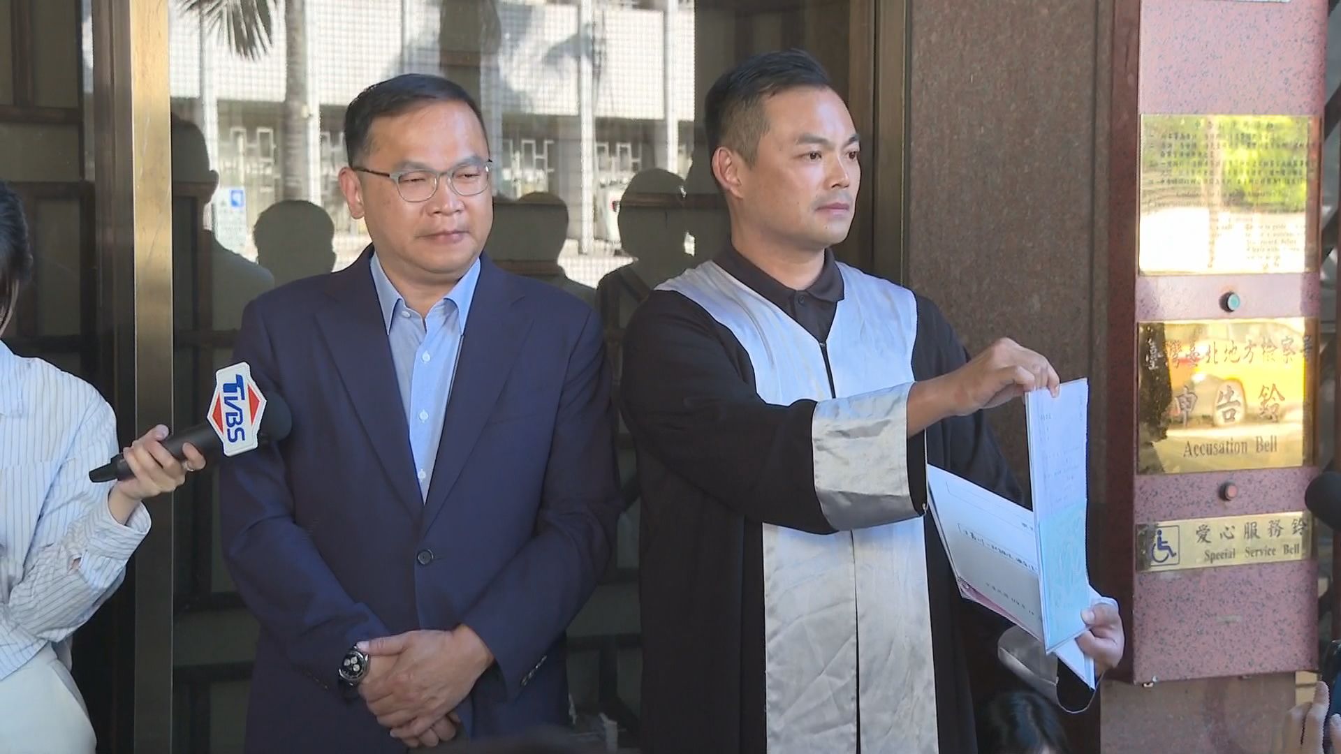 黃國昌遭控養狗仔跟拍政敵 王義川提告7人「北檢國安組偵辦」