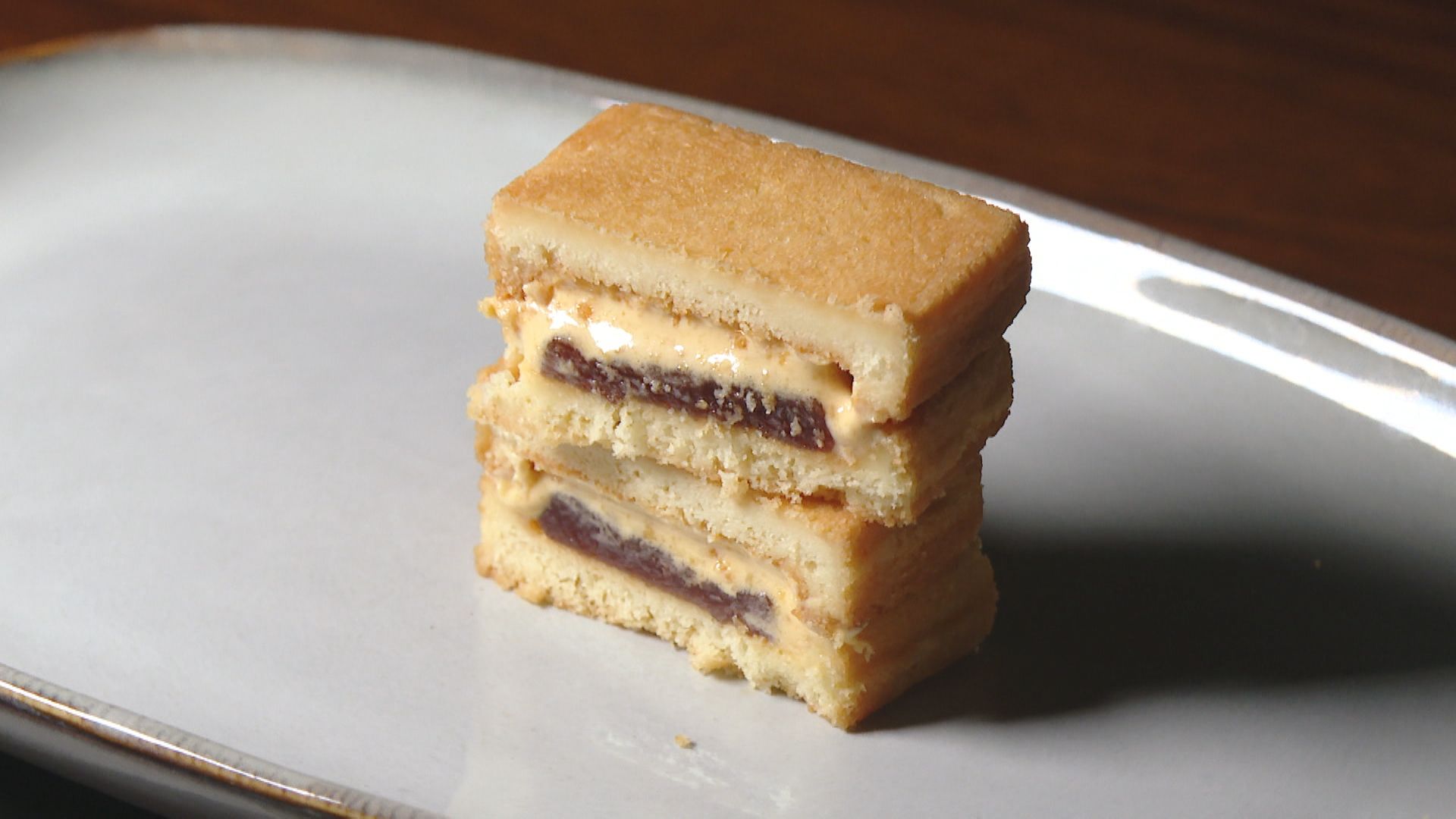 中秋連假DAY1出遊趣3/直擊月餅產線日產逾10萬顆 「夾心餅乾」吃出蛋黃酥味