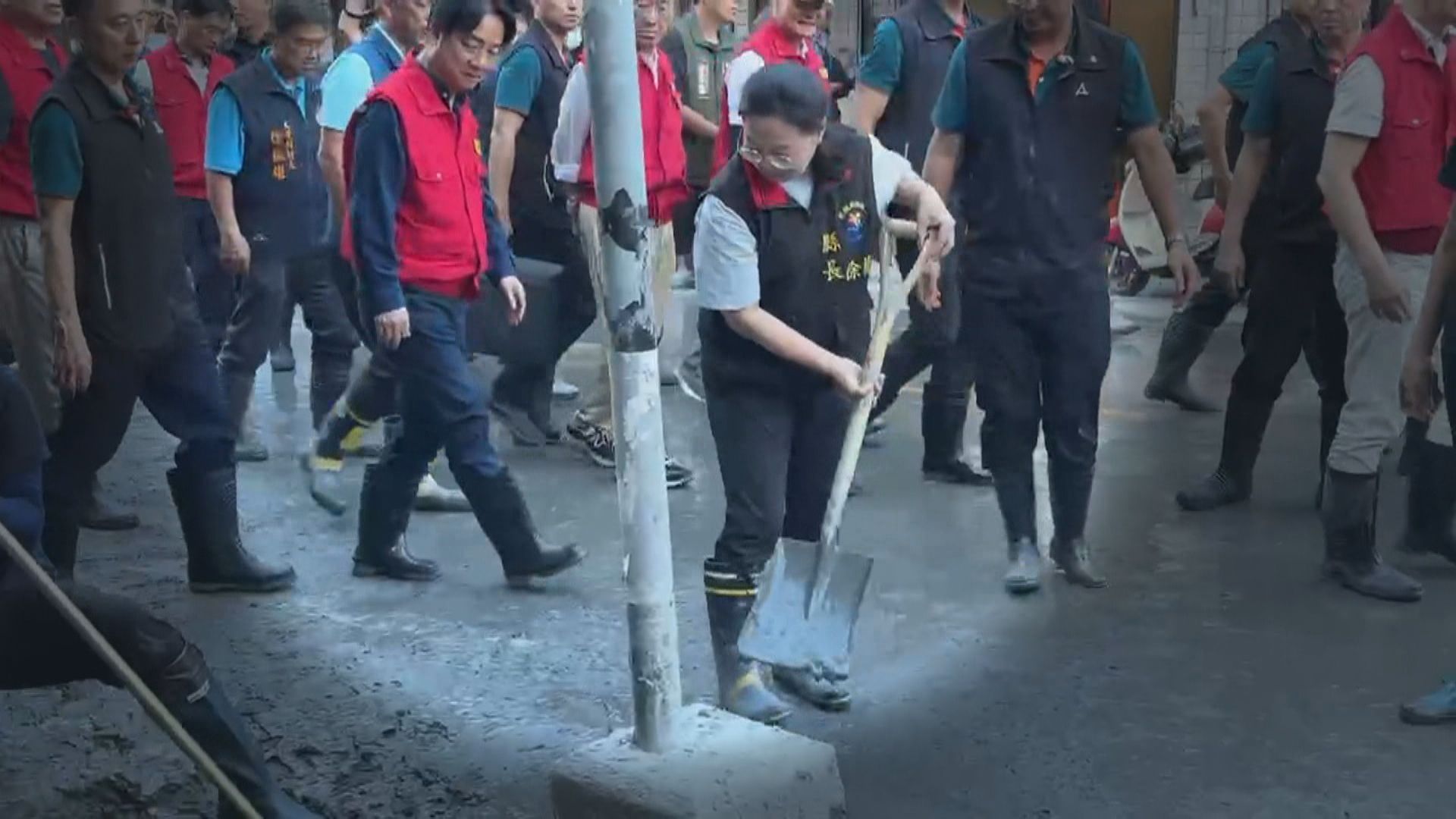 徐榛蔚陪總統勘災「突鏟土」遭酸擺拍 花蓮縣府還原過程