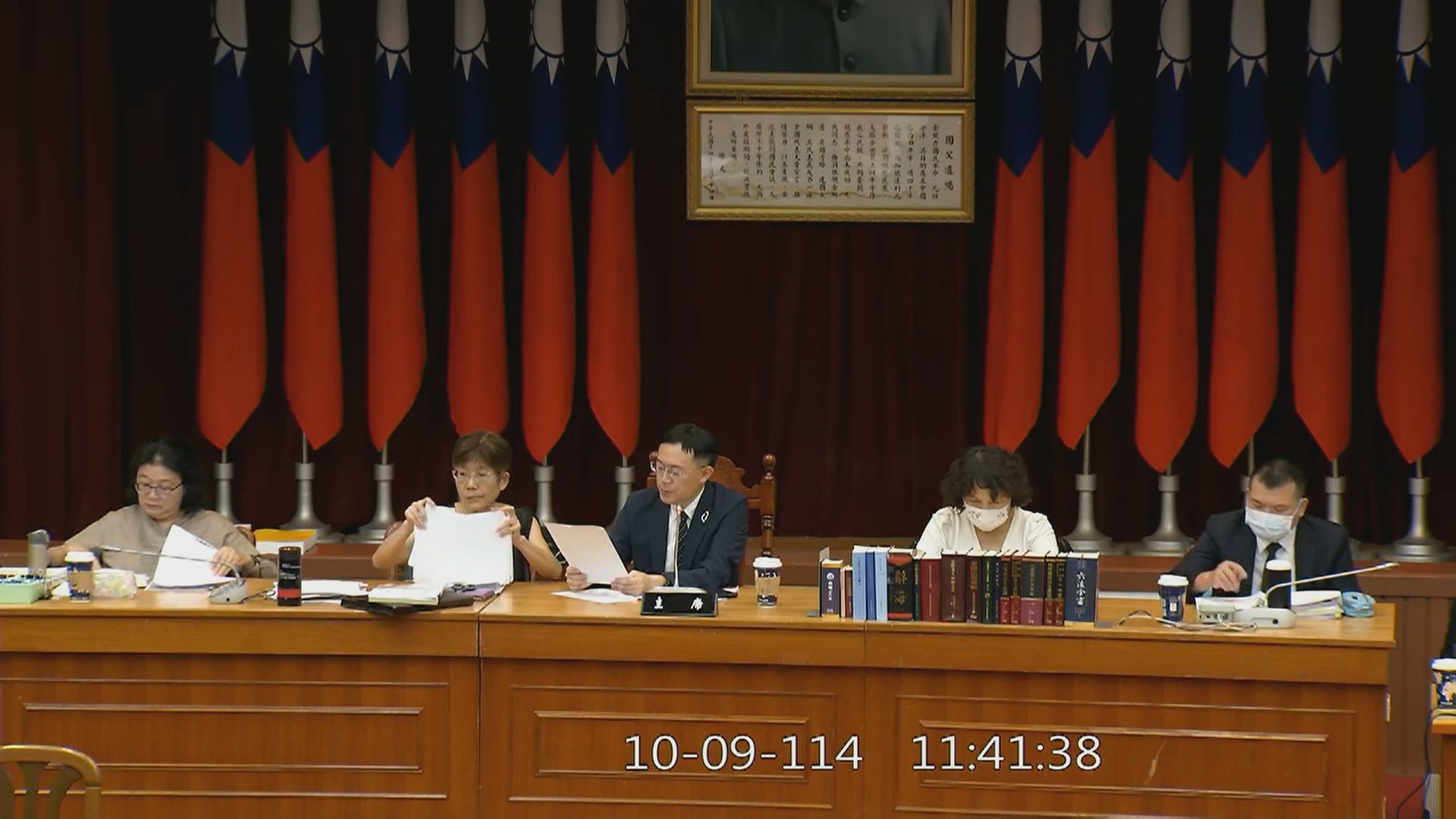 立院初審通過韌性特別預算 普發1萬元可望11月中下旬啟動