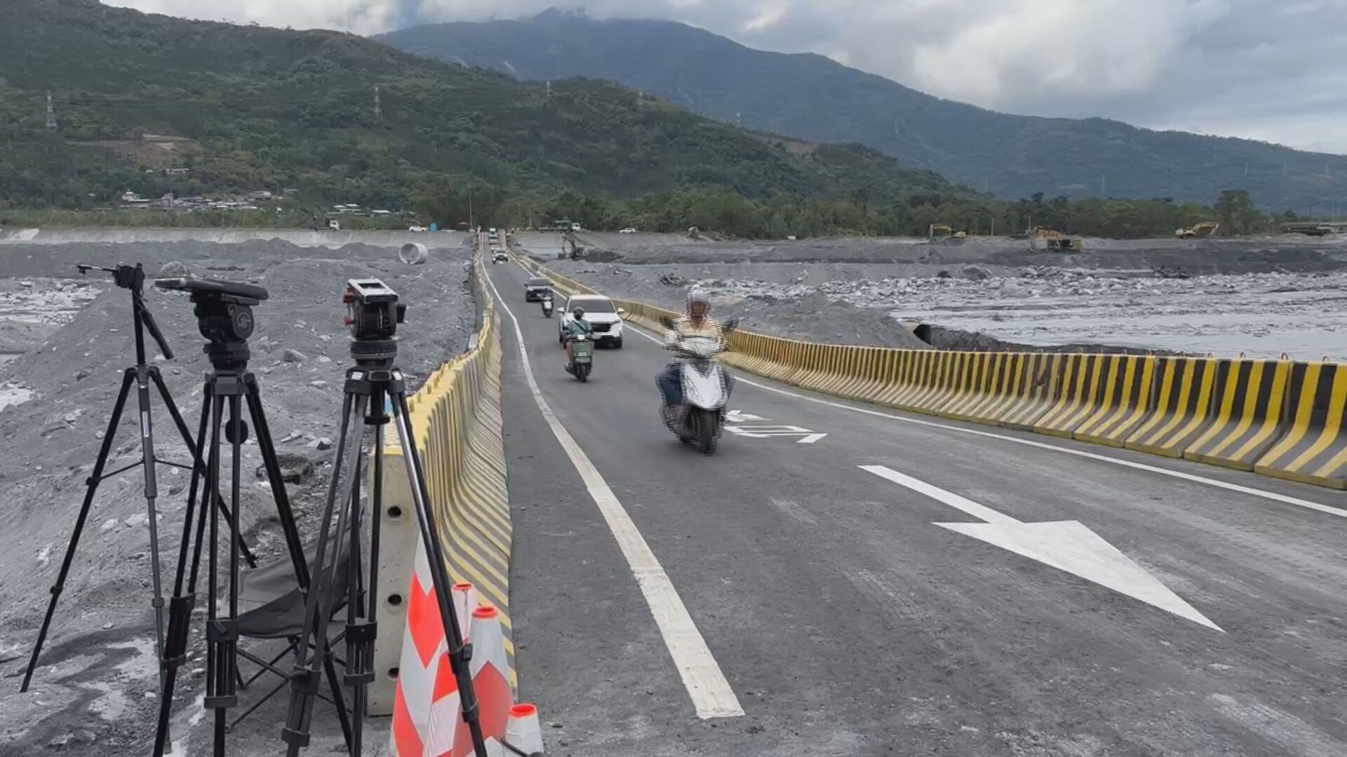 歷經半個月搶修! 馬太鞍溪涵管便道終於通車