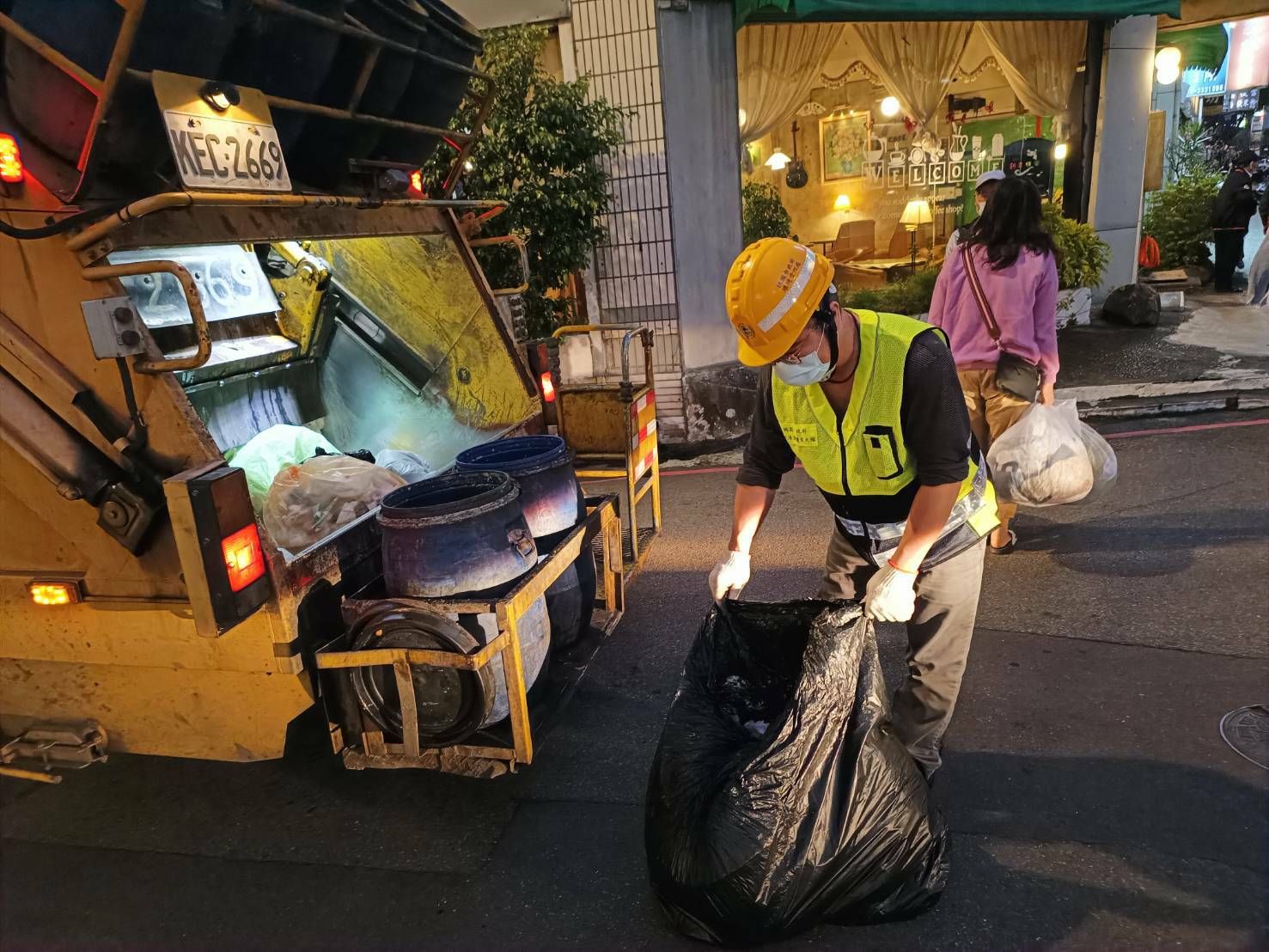 曾遭反彈喊卡!桃園再推垃圾費隨袋徵收 公家機關、市場先試辦