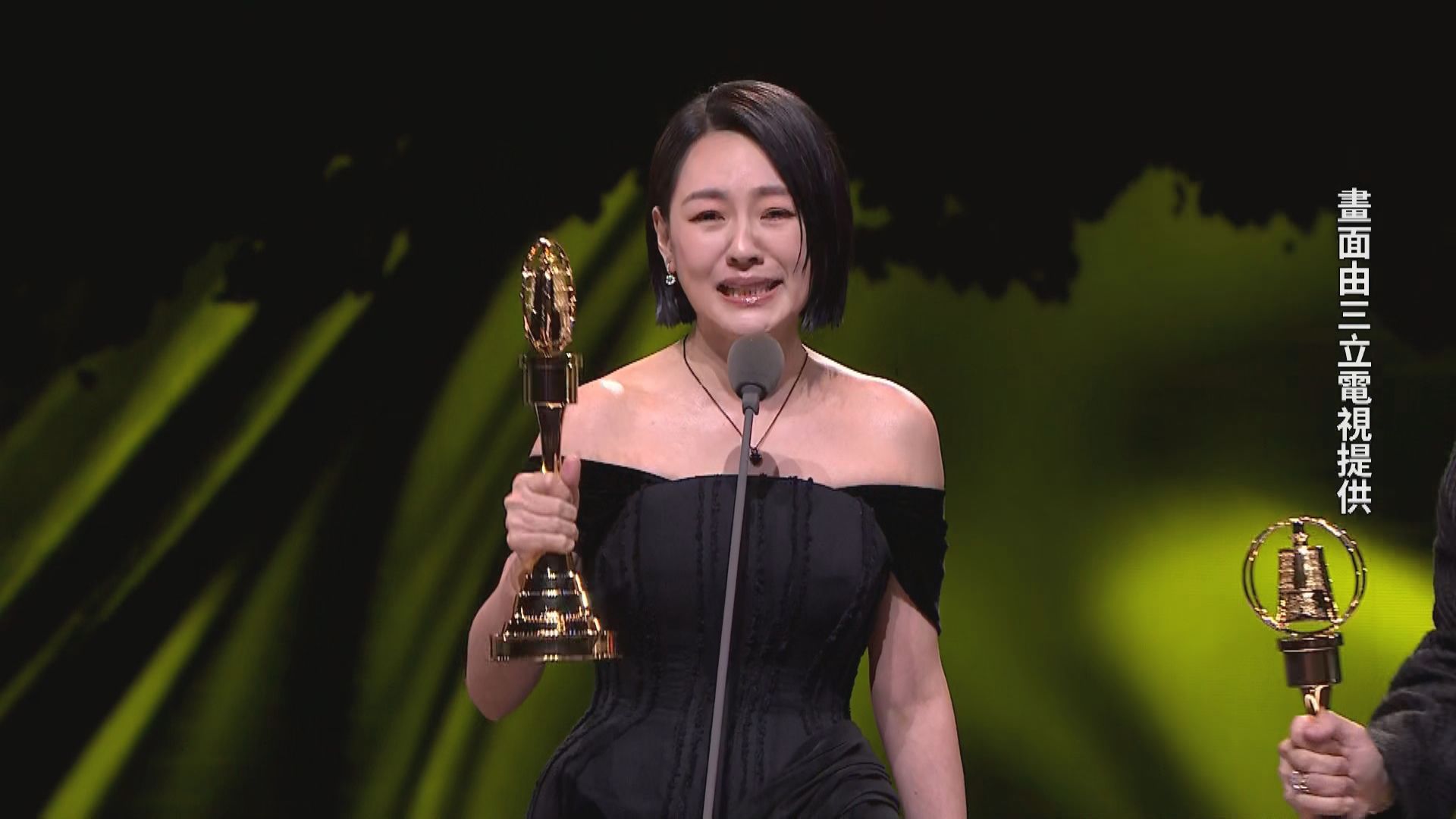 金鐘60笑淚交織1/感謝「姊姊鼓勵」 小S奪金鐘獎最佳主持人淚崩