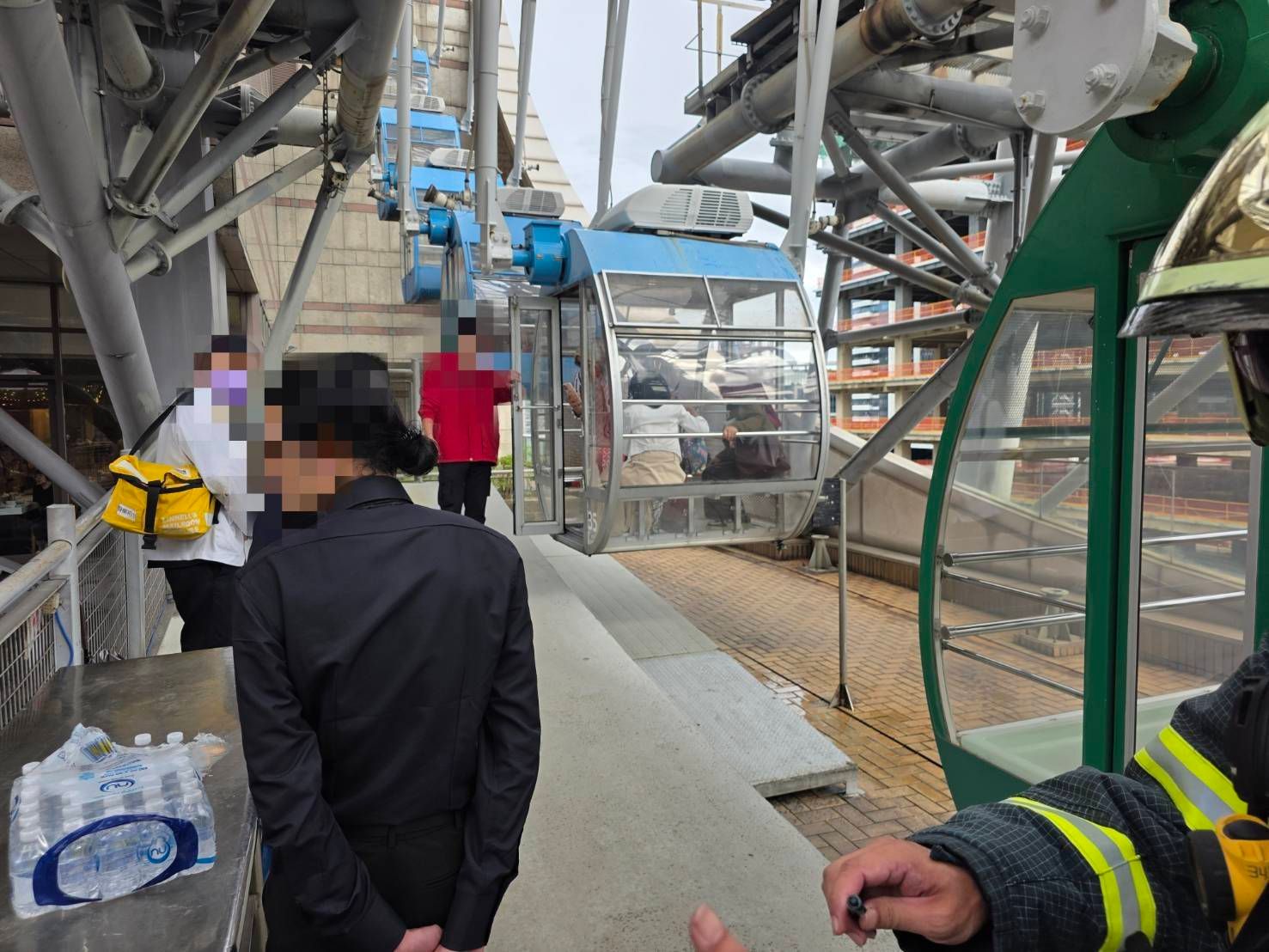 美麗華摩天輪驚傳故障 30遊客受困40分鐘已安全脫困