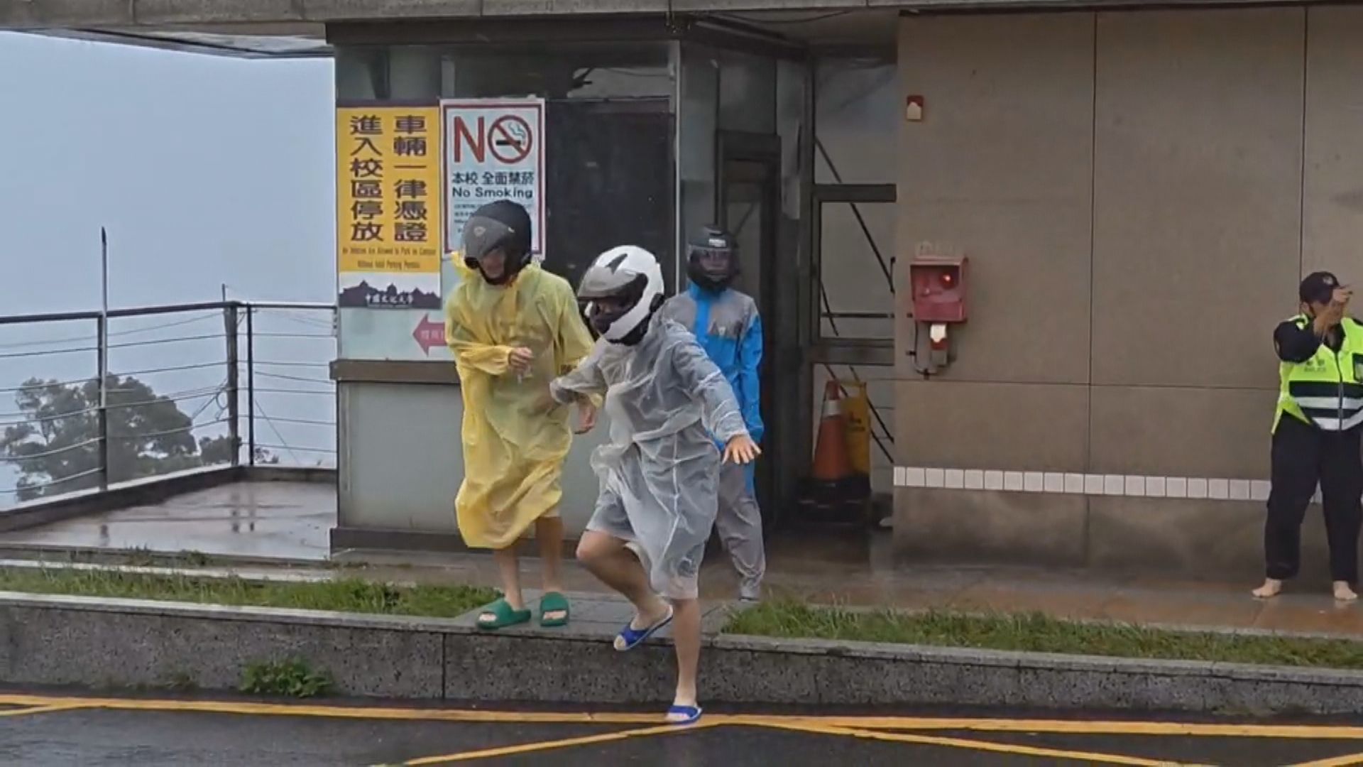 文化大學臨時改採遠距教學 學生怒轟:在耍通勤生嗎?