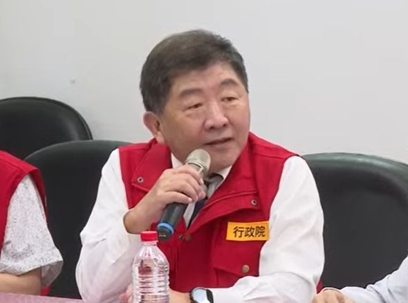 熟悉的身影!陳時中再穿紅背心防堵非洲豬瘟 暖心喊話網友安心了