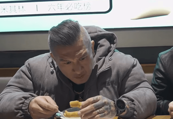 接力吳慷仁挑戰「豆汁兒」 館長先皺眉再開口讚:味道不錯