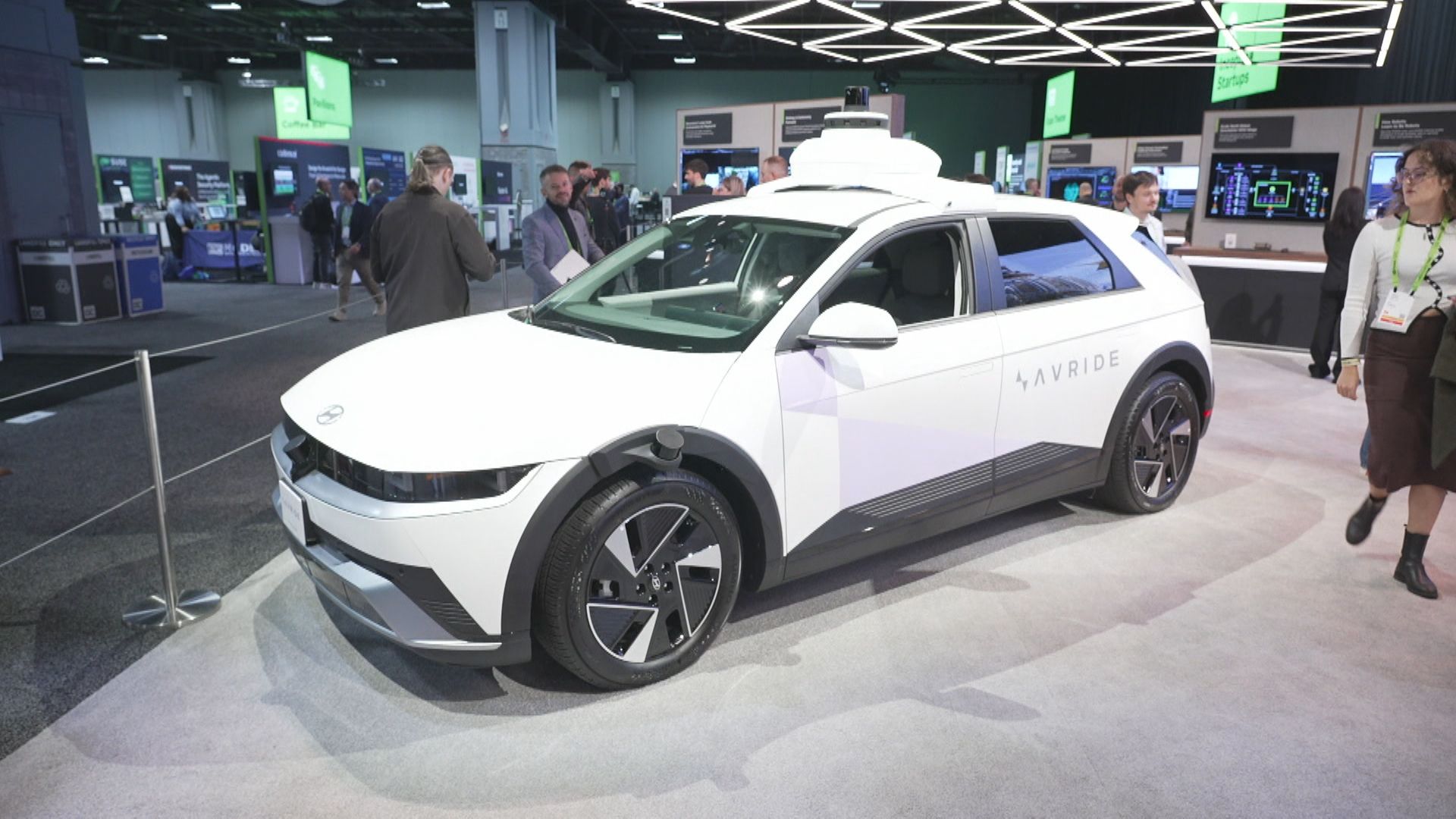 開箱輝達展區!秀無人車技術 光達360度穿透環景