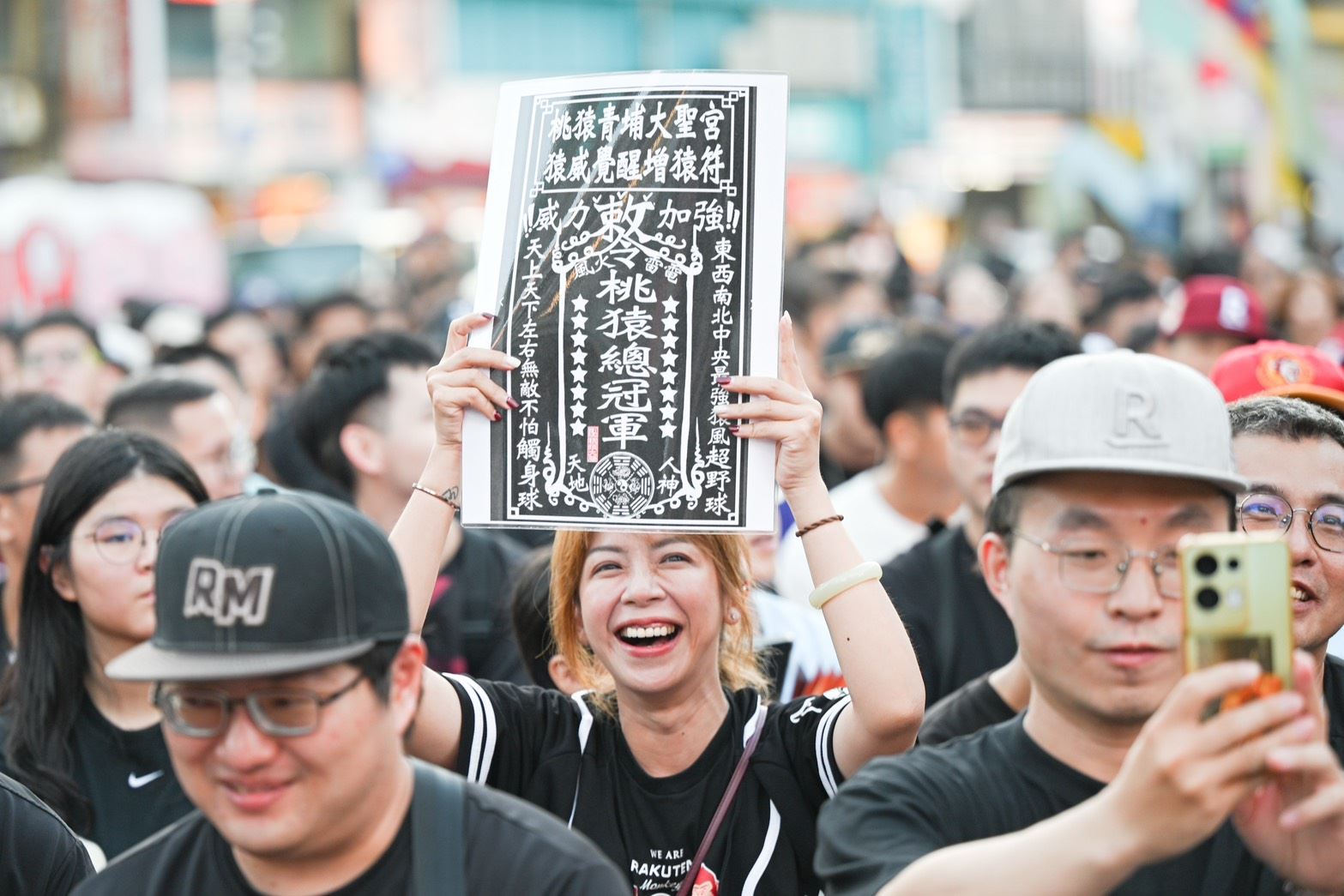 桃園市府前直播派對「吃香蕉挺桃猿」 台灣大賽首戰樂天勝出 d7192c62 16fe 41dc ae8c bcd25d6ecdc3