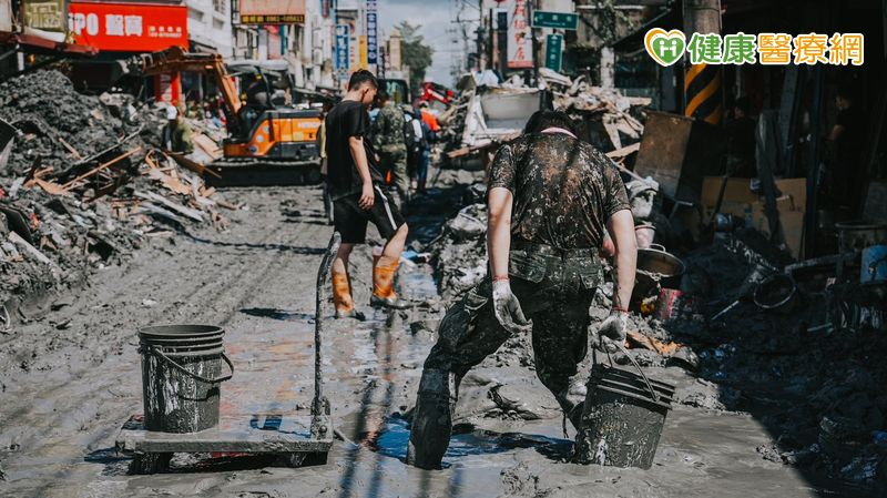 挖土機老闆救災染敗血症不治 醫:慎防足部傷口、眼鼻成病菌入侵途徑