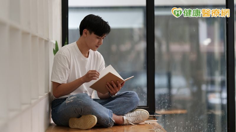 孩子不讀書、只打電動?專家授「這樣做」讓他自動打開書本