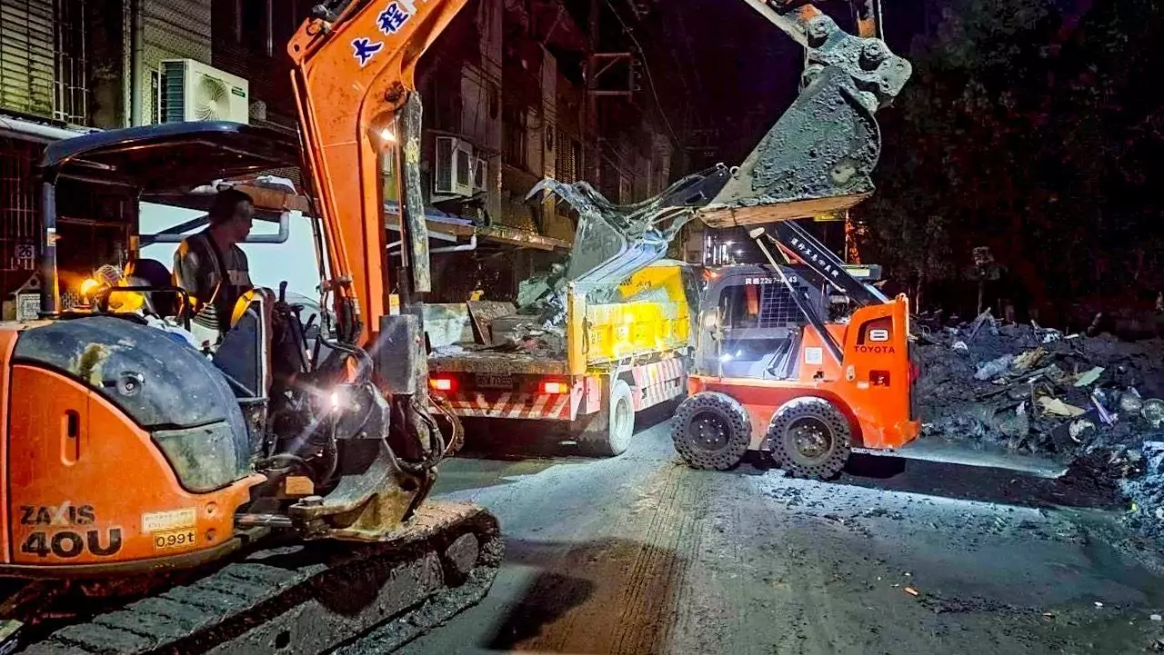 桃園夜間清運支援花蓮災區 跨局處合作復原近7公里街道 桃園夜間清運支援花蓮災區 跨局處合作復原近7公里街道