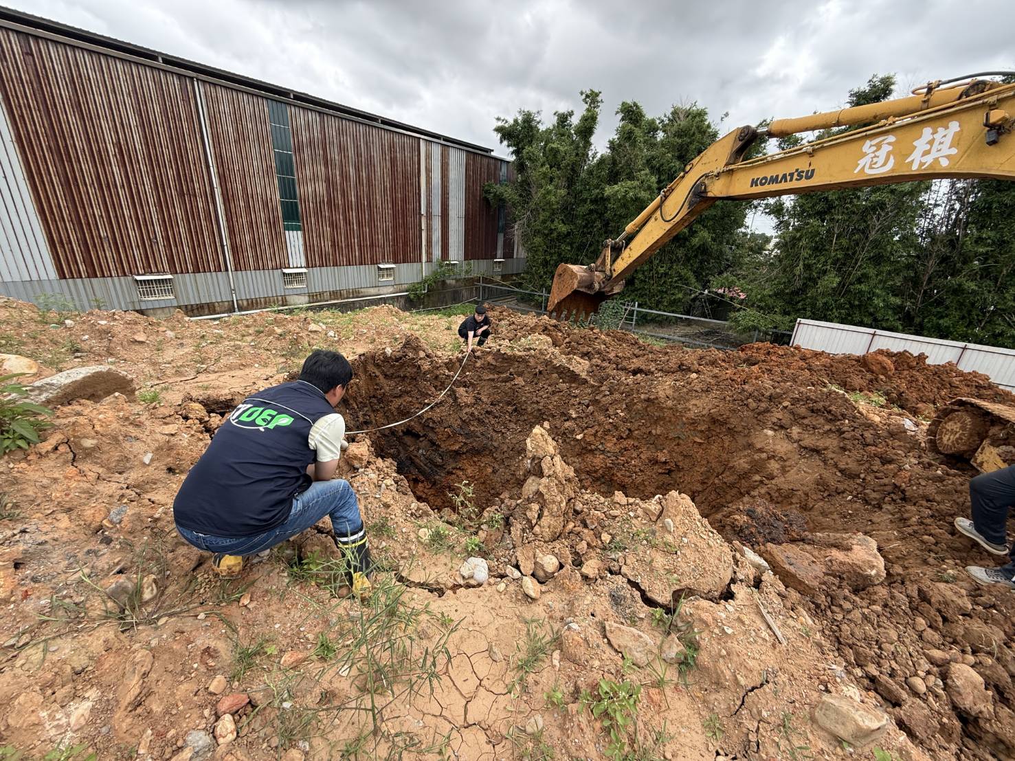 扯!桃園不肖業者亂倒廢棄物、廢土 「污泥包裝成園藝用土」販售 h5ghw6 2