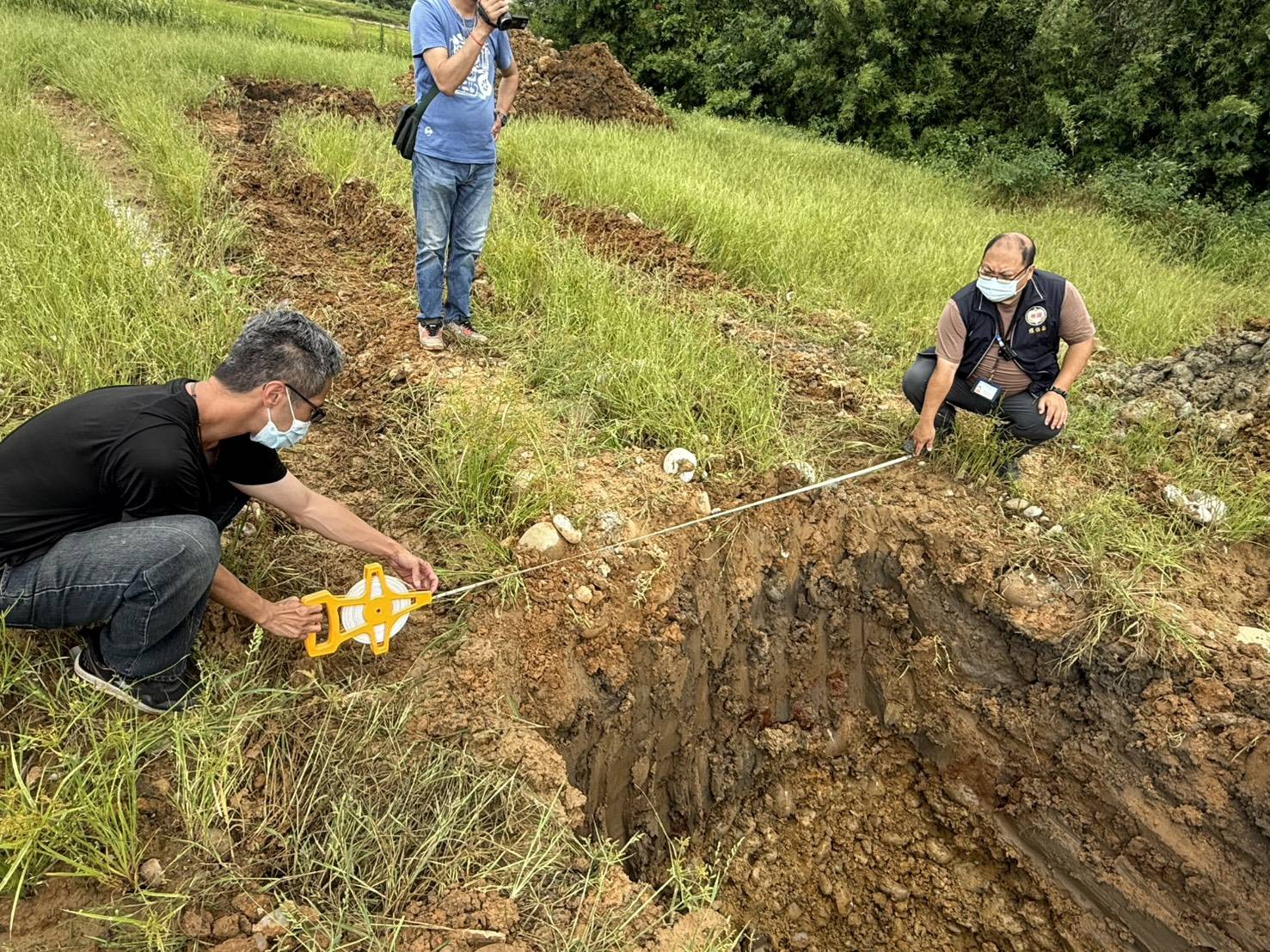 扯!桃園不肖業者亂倒廢棄物、廢土 「污泥包裝成園藝用土」販售 h5ghw6 3