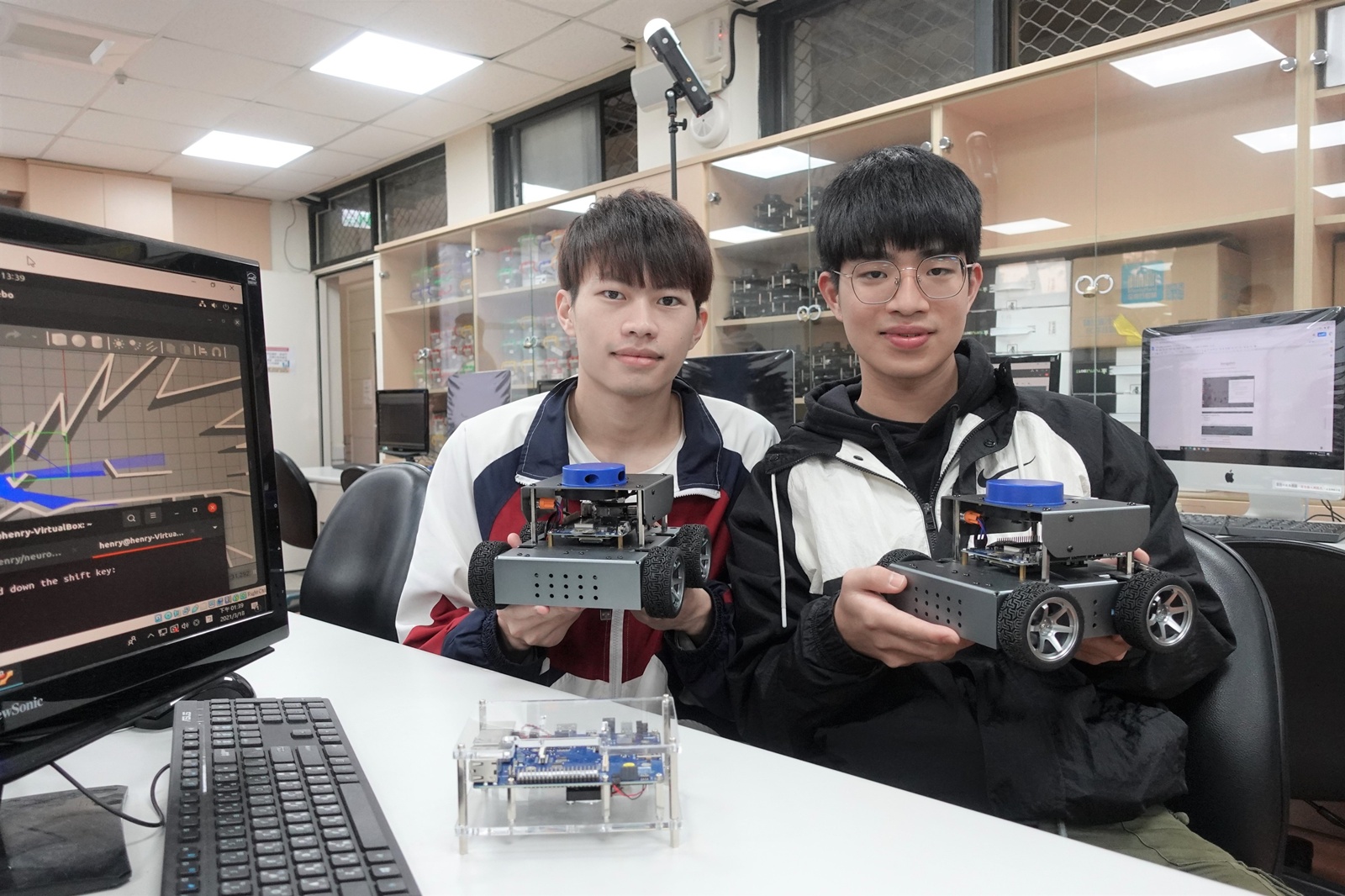 03 中原大學與科技大廠共建AI機器人5G專網實驗室，培育跨域科技人才。 0