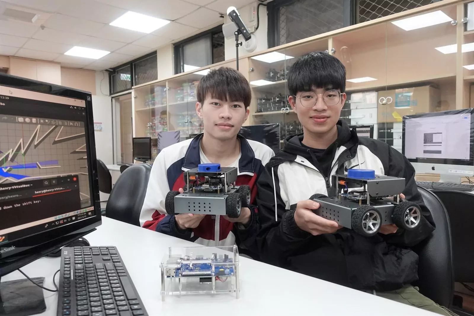03 中原大學與科技大廠共建AI機器人5G專網實驗室，培育跨域科技人才。 0