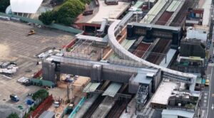 內壢火車站新建跨站天橋預計年底完工 桃園鐵路地下化進度已破33%