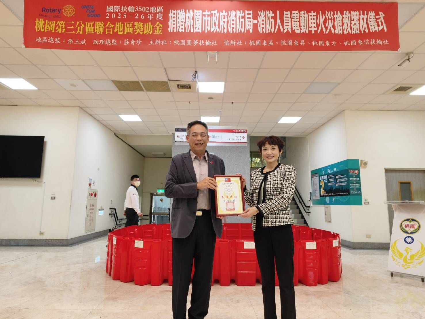 桃園獲捐贈電動車火警救災設備 消防局感謝扶輪社力挺 138761 0