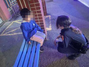 爸爸上大夜班回家補眠 平鎮2童偷溜出門迷路快急哭