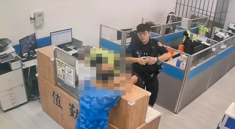 中壢男突持鐵鎚菜刀殺妻 自首稱「起床心情不佳」遭羈押 中壢男突持鐵鎚菜刀殺妻 自首稱「起床心情不佳」遭羈押