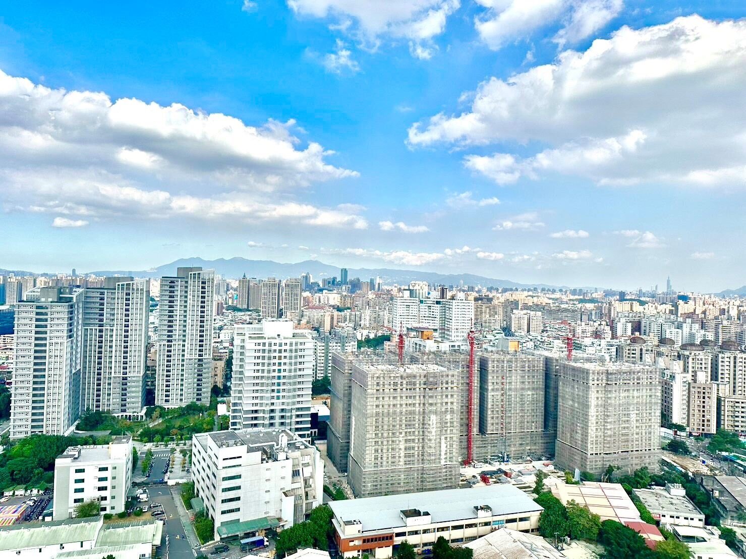 房市「冷到剩小火」!六都10月微升溫 「這縣市」卻年減逾3成