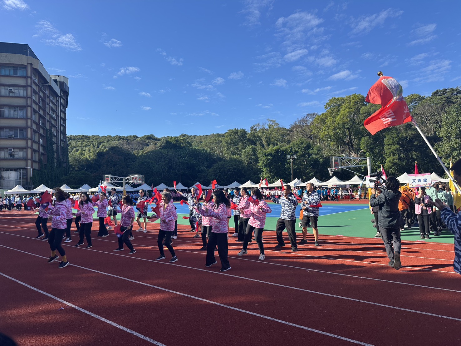 龜山區運動大會千人參與 太鼓、啦啦隊與趣味競賽炒熱全場 2 17