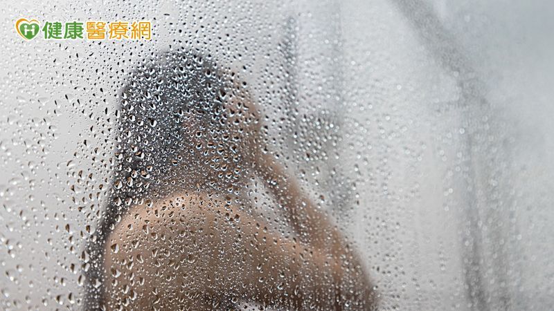 冬天洗澡這樣做最傷皮膚!醫揭「3大地雷」你可能天天都在犯
