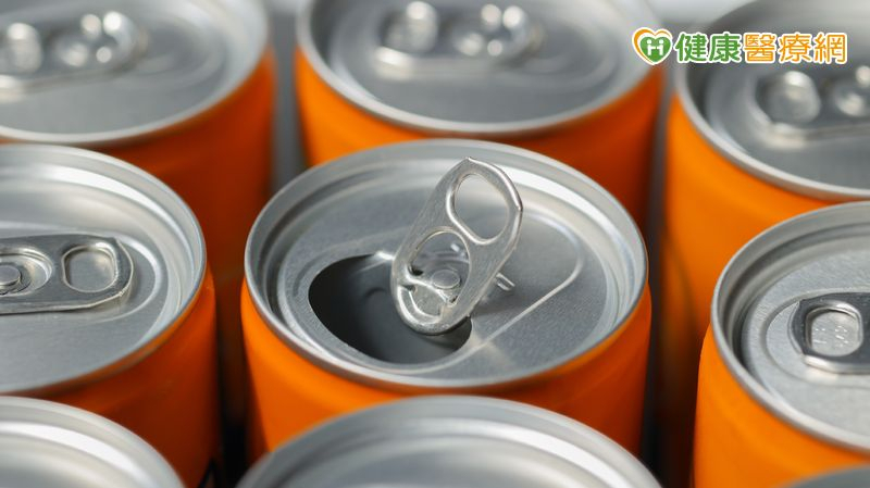 能量飲料「1成分」是癌細胞燃料?戒糖對抗癌有用嗎?醫師來解析!