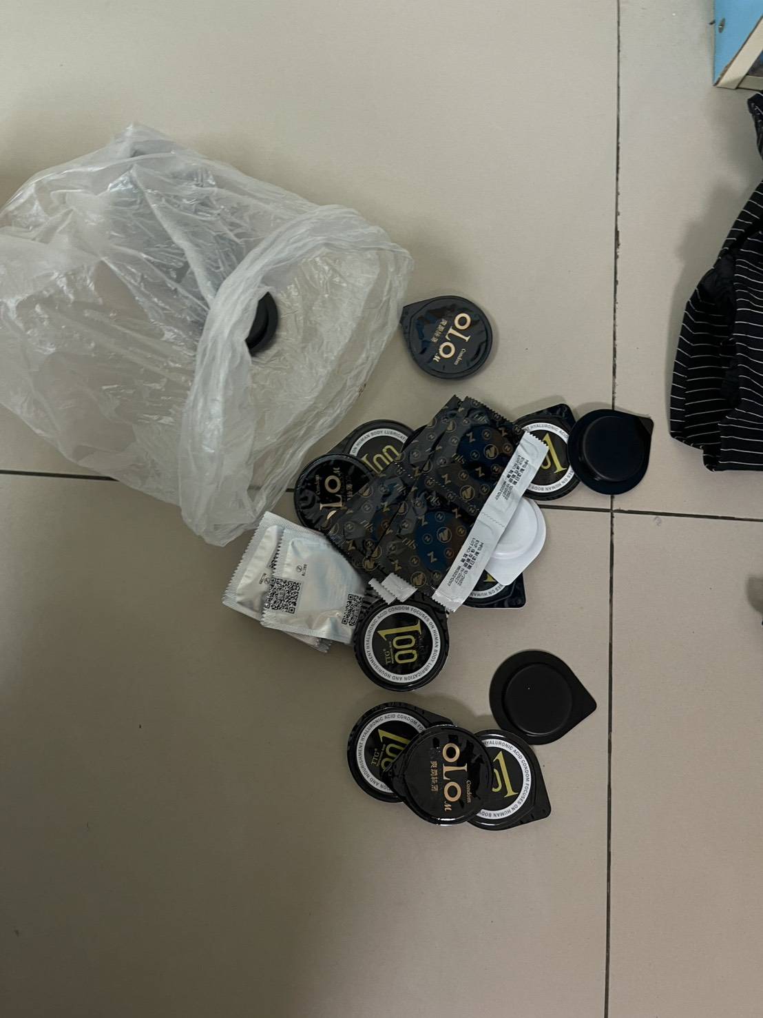 桃園公寓藏應召集團!警攻堅查獲12名應召女、6男客 2355656 0