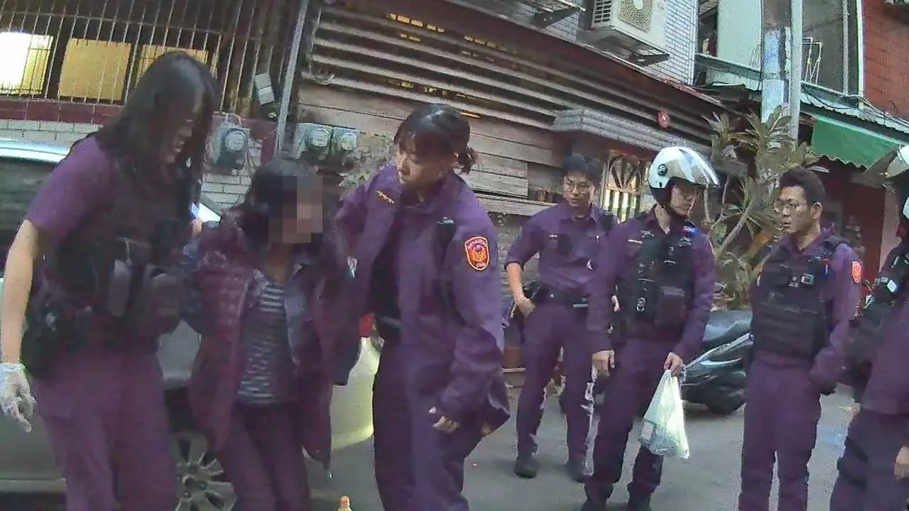 桃園機車騎士拒檢蛇行逃逸遭逮 通緝情侶身上查獲毒品送辦 桃園機車騎士拒檢蛇行逃逸遭逮 通緝情侶身上查獲毒品送辦