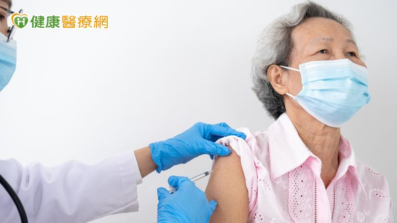 肺炎已成第三大死因!專家:65 歲以上務必接種「這2劑疫苗」