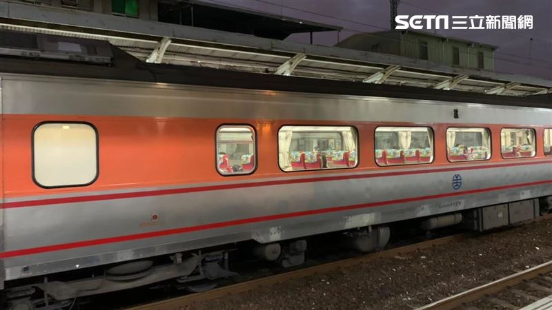 網友自嘲搭車像「非法運豬」官方小編神回4字網笑翻:給他加薪