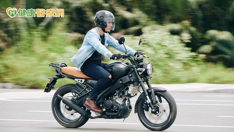 年輕也會椎間盤突出!23歲男右腳無力竟與「久坐騎車」有關