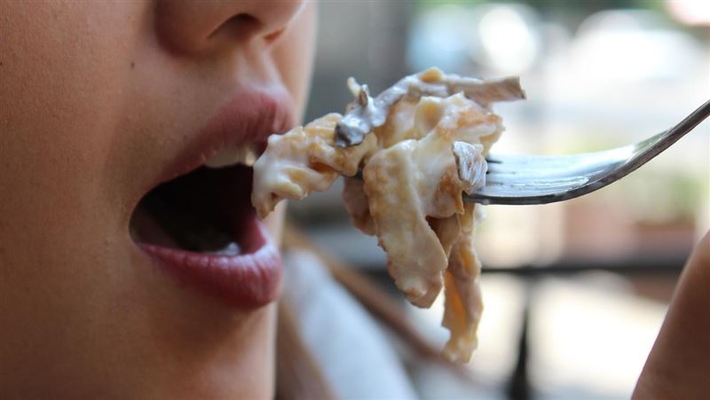 常嘴饞其實是假餓?營養師曝5大假性食慾徵兆