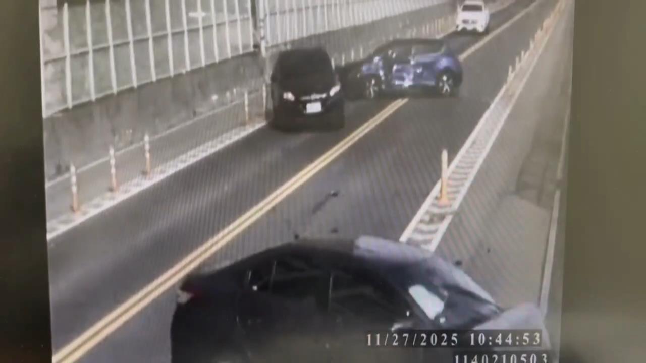 【有片】跨越雙黃線釀禍!平鎮中豐陸橋3車撞成一團 4854g54s5