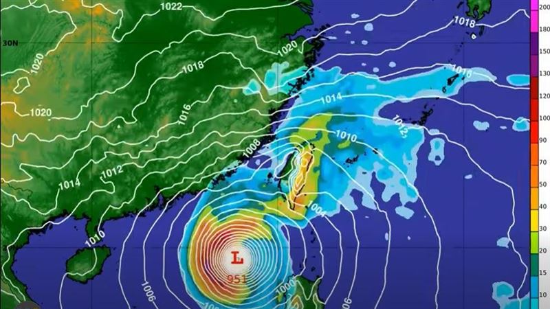 鳳凰颱風恐增強為強颱 最新路徑顯示撲台機率升高