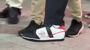 魏哲家腳踩全台唯一「tsmc限量運動鞋」粉絲急喊:哪裡買的到!