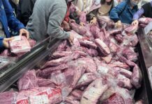 好市多黑五優惠掀搶購潮 民眾湧入賣場翻「牛肉山」