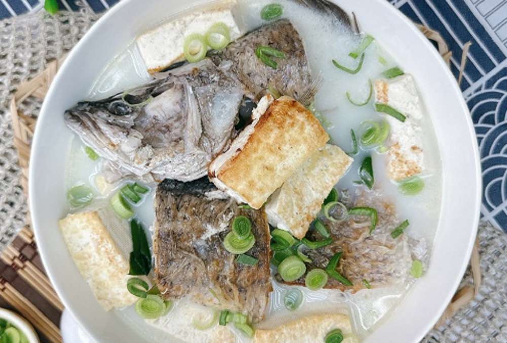 天冷喝「元氣鱸魚湯」暖身 無糖豆漿調味煮出濃郁湯頭