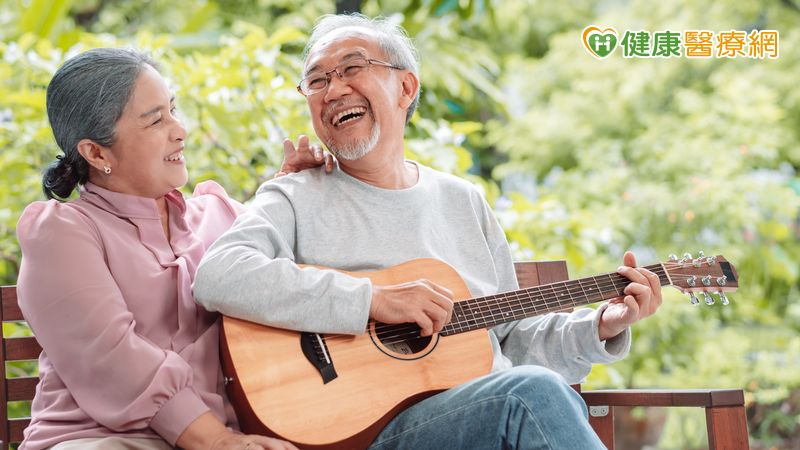 學樂器不嫌晚!醫:維持認知功能、加強記憶力 6大益處鍛煉大腦緩老化
