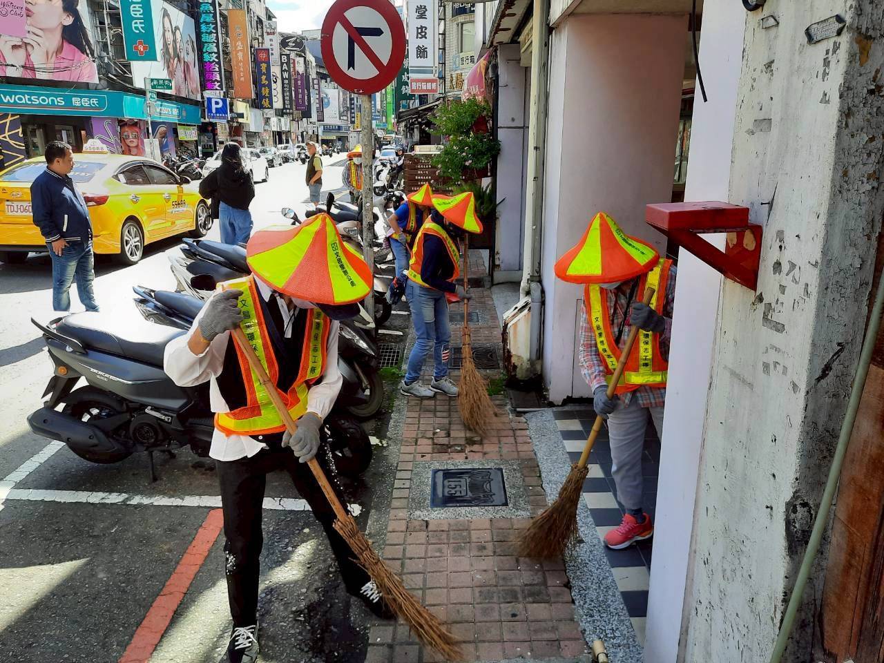 提升桃園站前街區形象 桃環局號召計程車運將、商圈店家響應淨街 679258 0 0