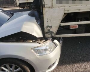 國1中壢段事故釀回堵 後方大貨車駕駛未保持距離又追撞2車