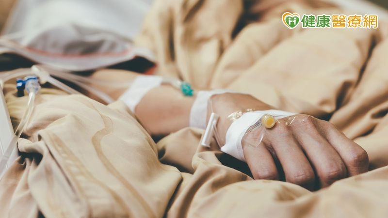 車禍全身骨折如散落拼圖!70歲婦命懸一線 創傷小組7度開刀成功搶命