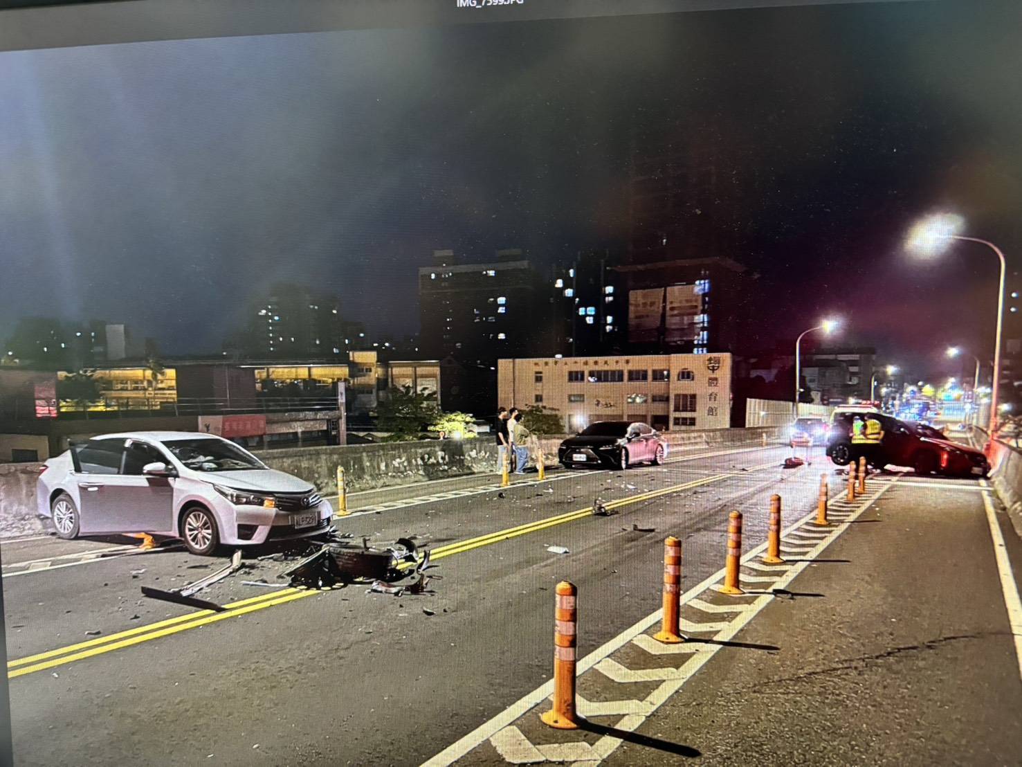 平鎮中豐陸橋車禍!兩車偏離車道相撞駕駛輕傷 744281 0