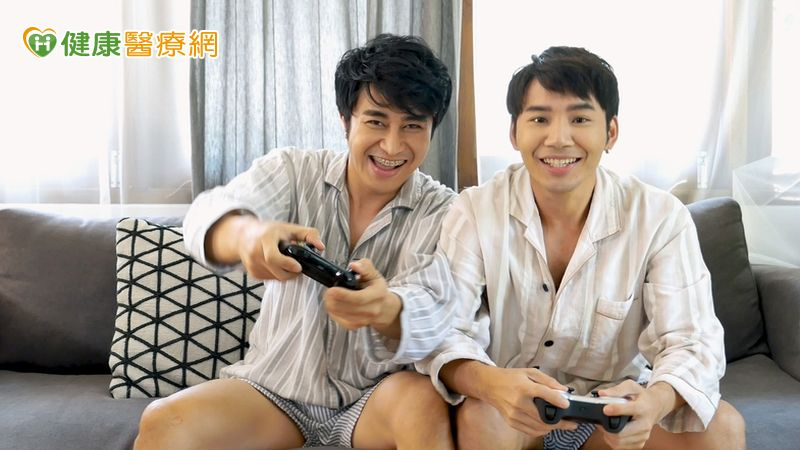 口交、親吻會不會傳染?醫師拆解HIV「真正的風險行為」