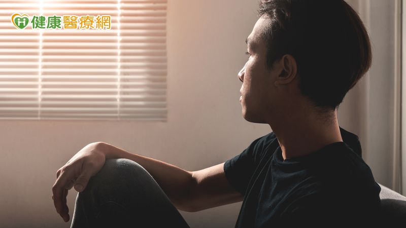 覺得沒人懂你？身邊有人仍孤單？醫教4招與孤獨和平相處、走出低潮