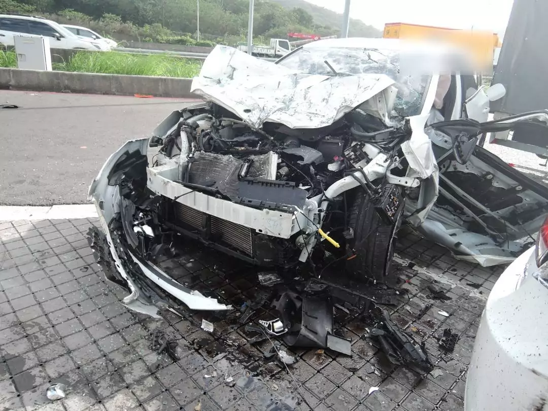 又是楊梅休息站!他開輔助駕駛自撞 5車遭波及3人受傷 926918